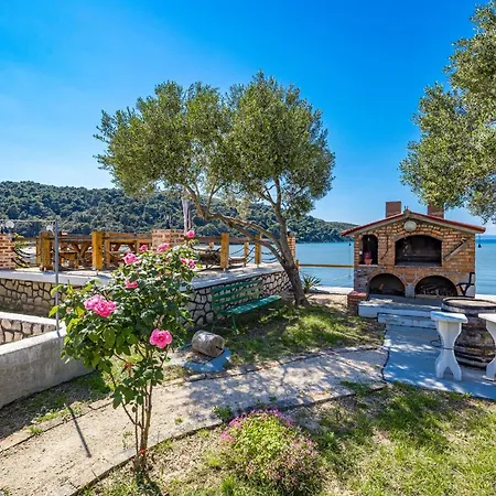 Emily Апартаменты *